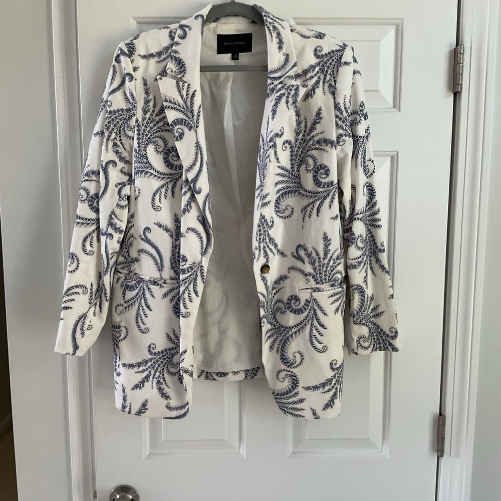 Banana Republic Ivory and Navy Patterned Blazer